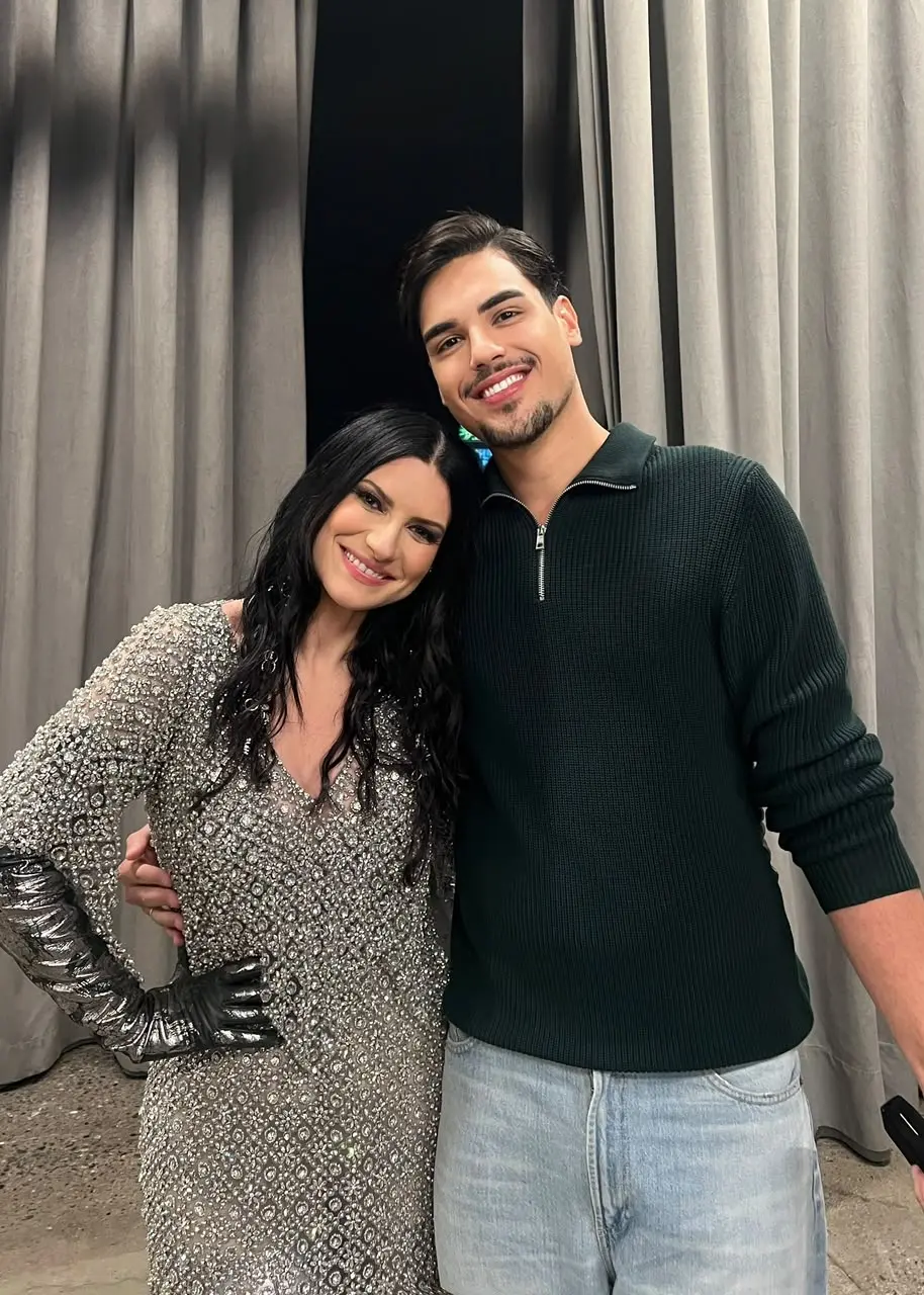 Rafael Barbosa ao lado de Laura Pausini